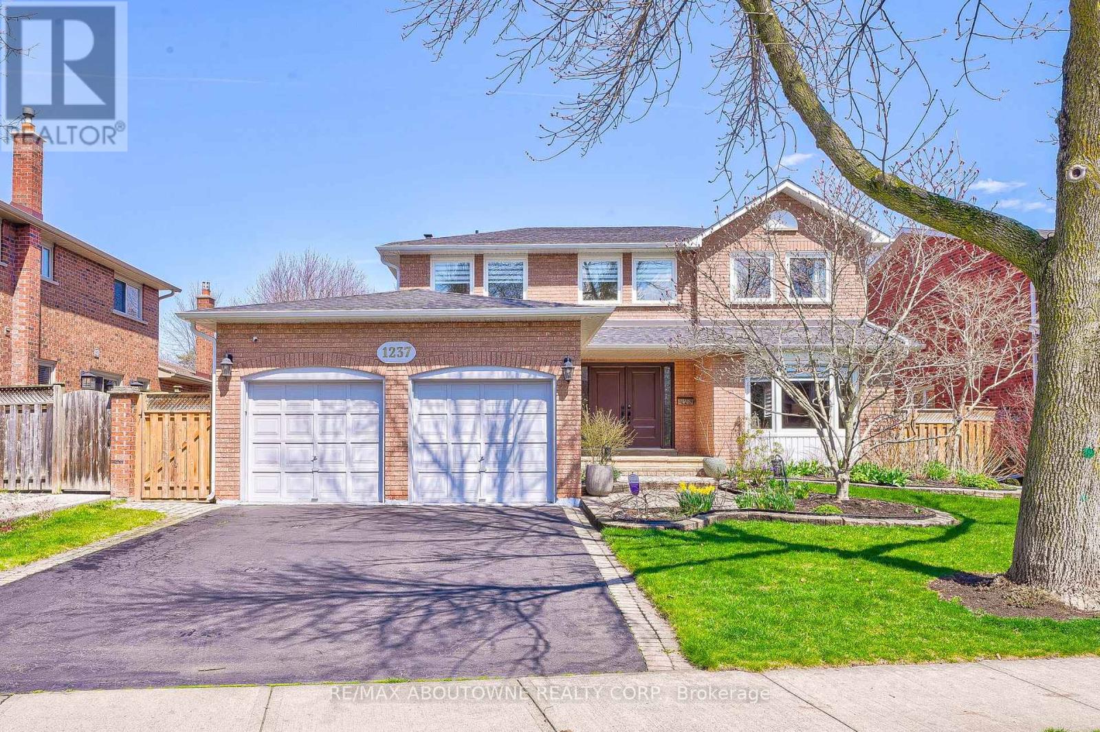 1237 OLD COLONY RD, oakville, Ontario