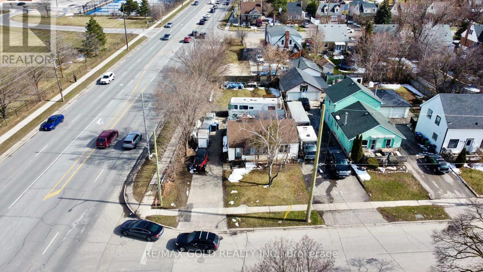 103 Woodward Avenue, Brampton, Ontario  L6V 1K5 - Photo 11 - W8233918