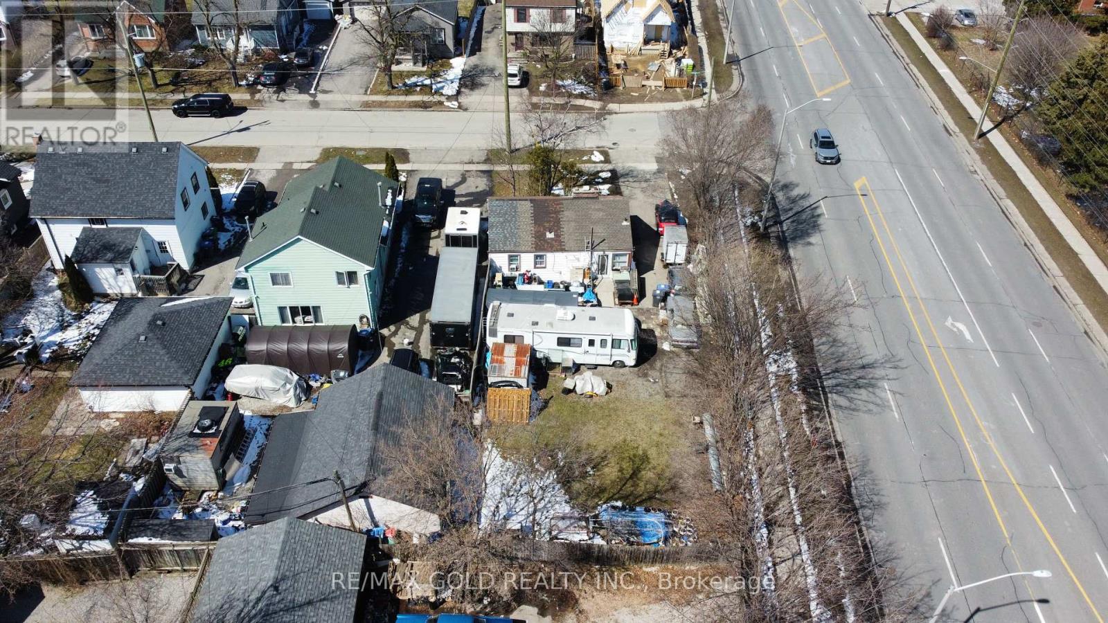 103 Woodward Avenue, Brampton, Ontario  L6V 1K5 - Photo 2 - W8233918