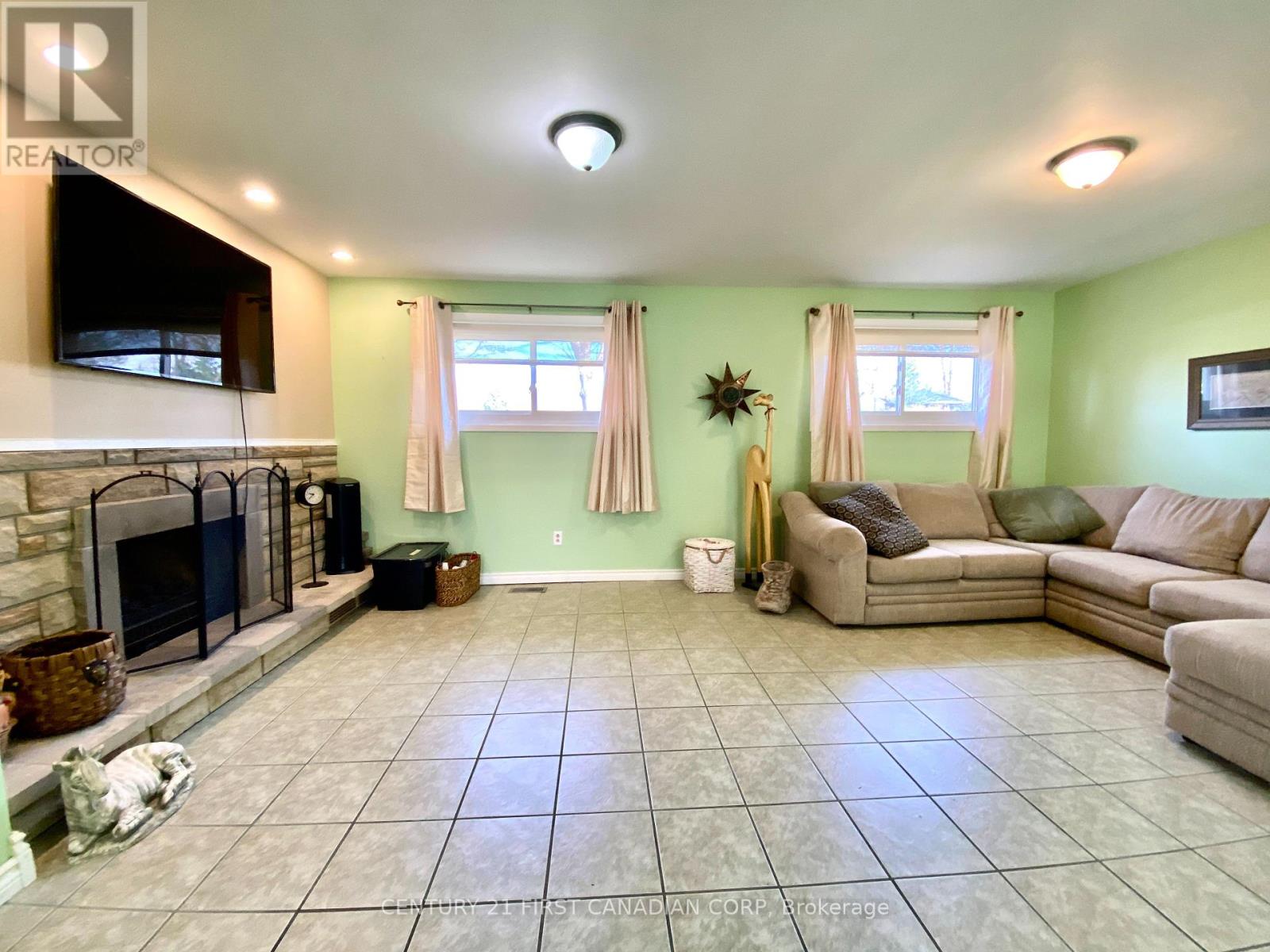 1081 Senate Crt S, Sarnia, Ontario  N7S 2C9 - Photo 17 - X8234240