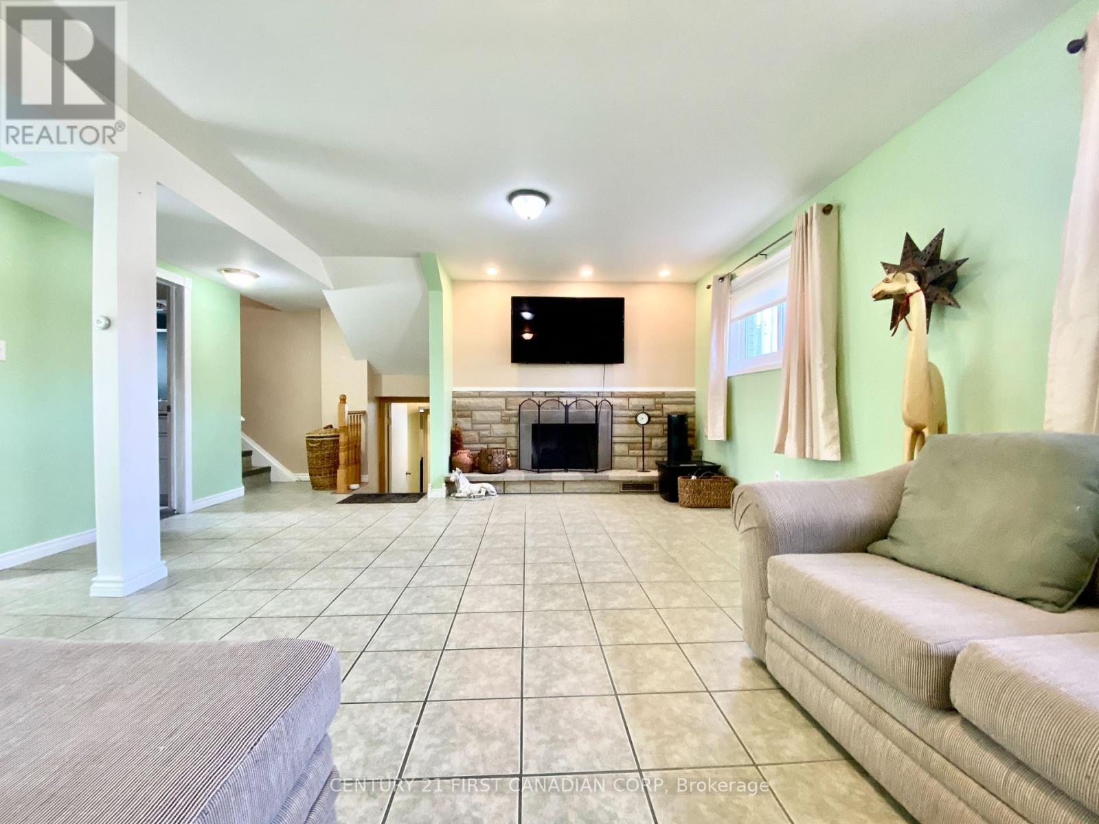 1081 Senate Crt S, Sarnia, Ontario  N7S 2C9 - Photo 19 - X8234240