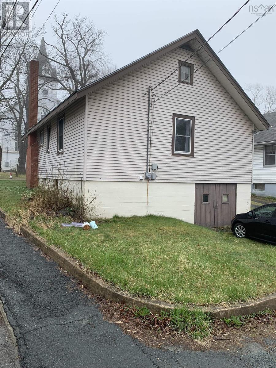 406 Main Street, Liverpool, Nova Scotia  B0T 1K0 - Photo 3 - 202407144