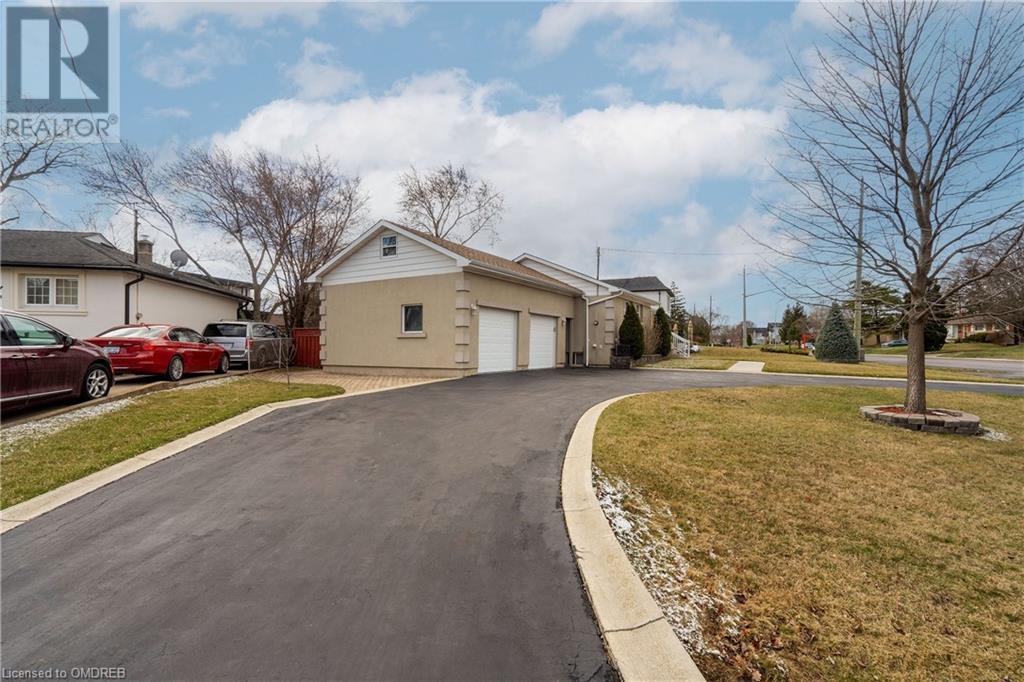 1340 Bridge Road, Oakville, Ontario  L6L 2C7 - Photo 39 - 40571786