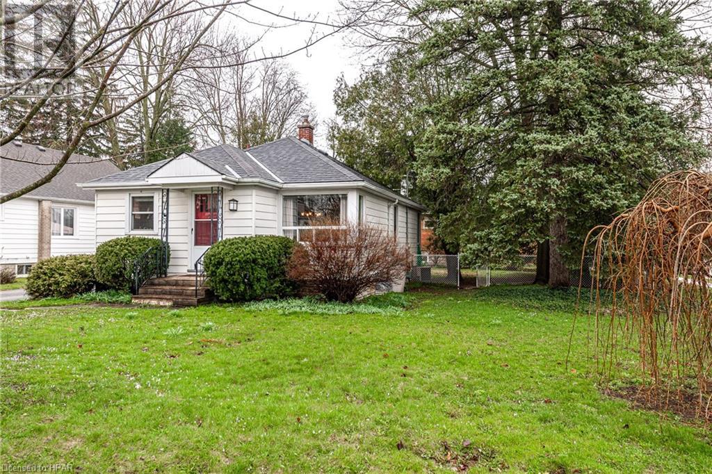 220 John Street N, Stratford, Ontario  N5A 6L8 - Photo 2 - 40537460