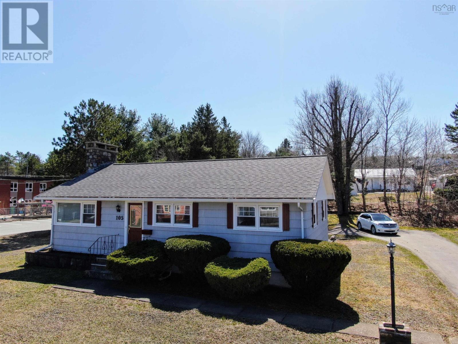 105 Hillcrest Street, Bridgewater, Nova Scotia  B4V 1T2 - Photo 1 - 202407220