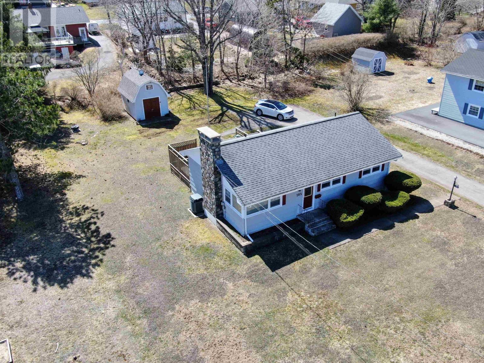 105 Hillcrest Street, Bridgewater, Nova Scotia  B4V 1T2 - Photo 2 - 202407220