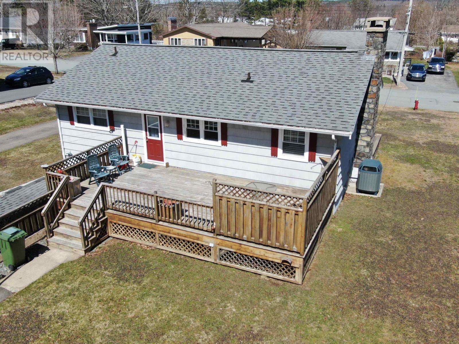 105 Hillcrest Street, Bridgewater, Nova Scotia  B4V 1T2 - Photo 3 - 202407220