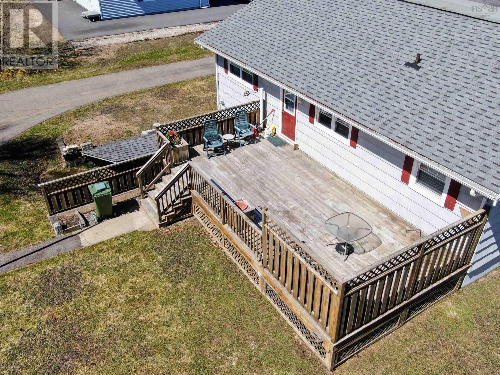 105 Hillcrest Street, Bridgewater, Nova Scotia  B4V 1T2 - Photo 4 - 202407220