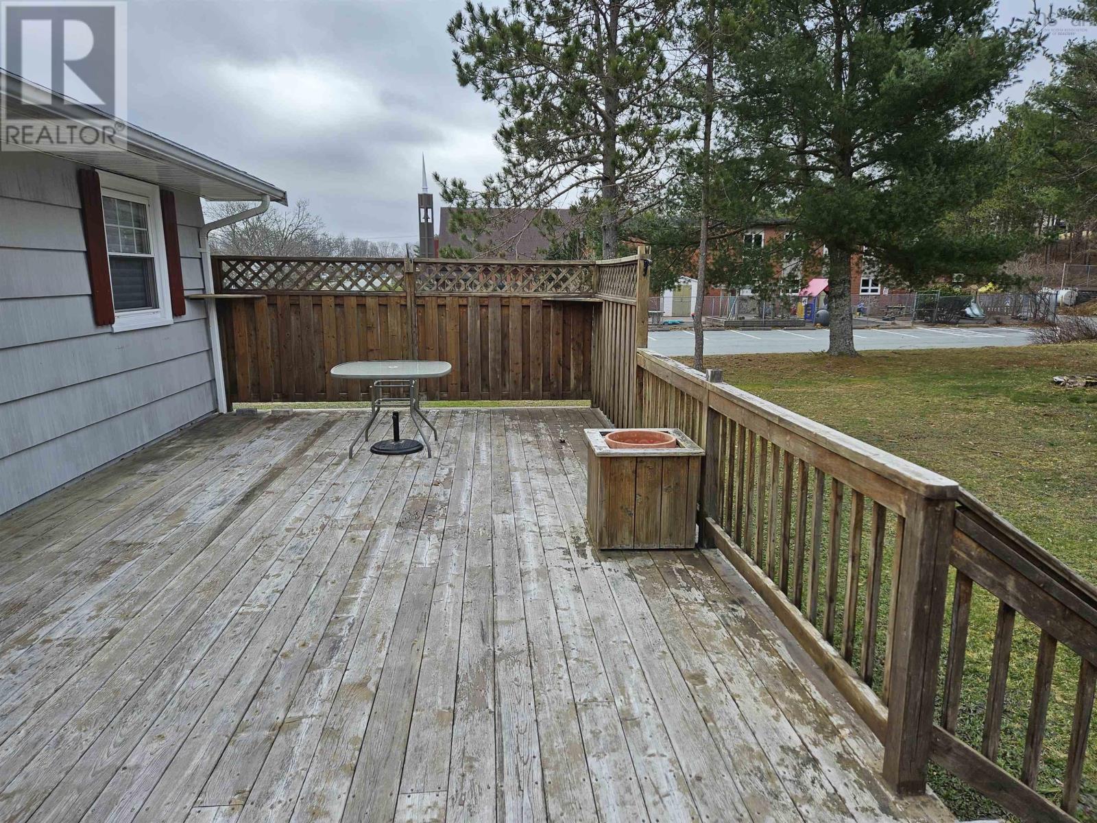 105 Hillcrest Street, Bridgewater, Nova Scotia  B4V 1T2 - Photo 5 - 202407220