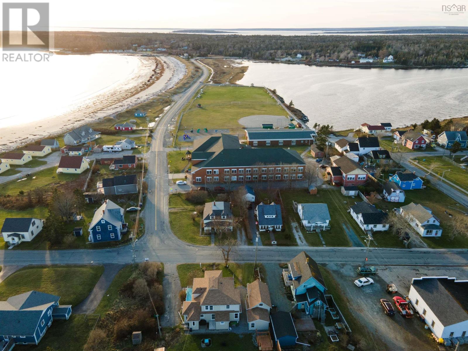 30/32 Hall Street, Lockeport, Nova Scotia  B0T 1L0 - Photo 2 - 202407232