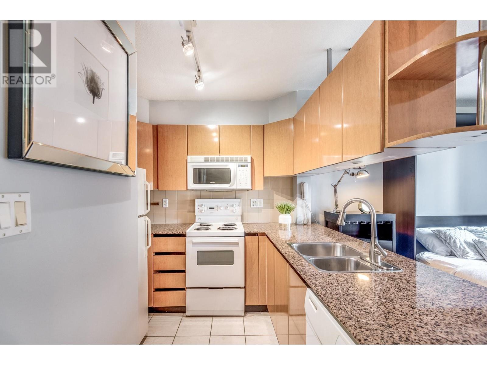 313 1189 Howe Street, Vancouver, British Columbia  V6Z 2X4 - Photo 2 - R2870675