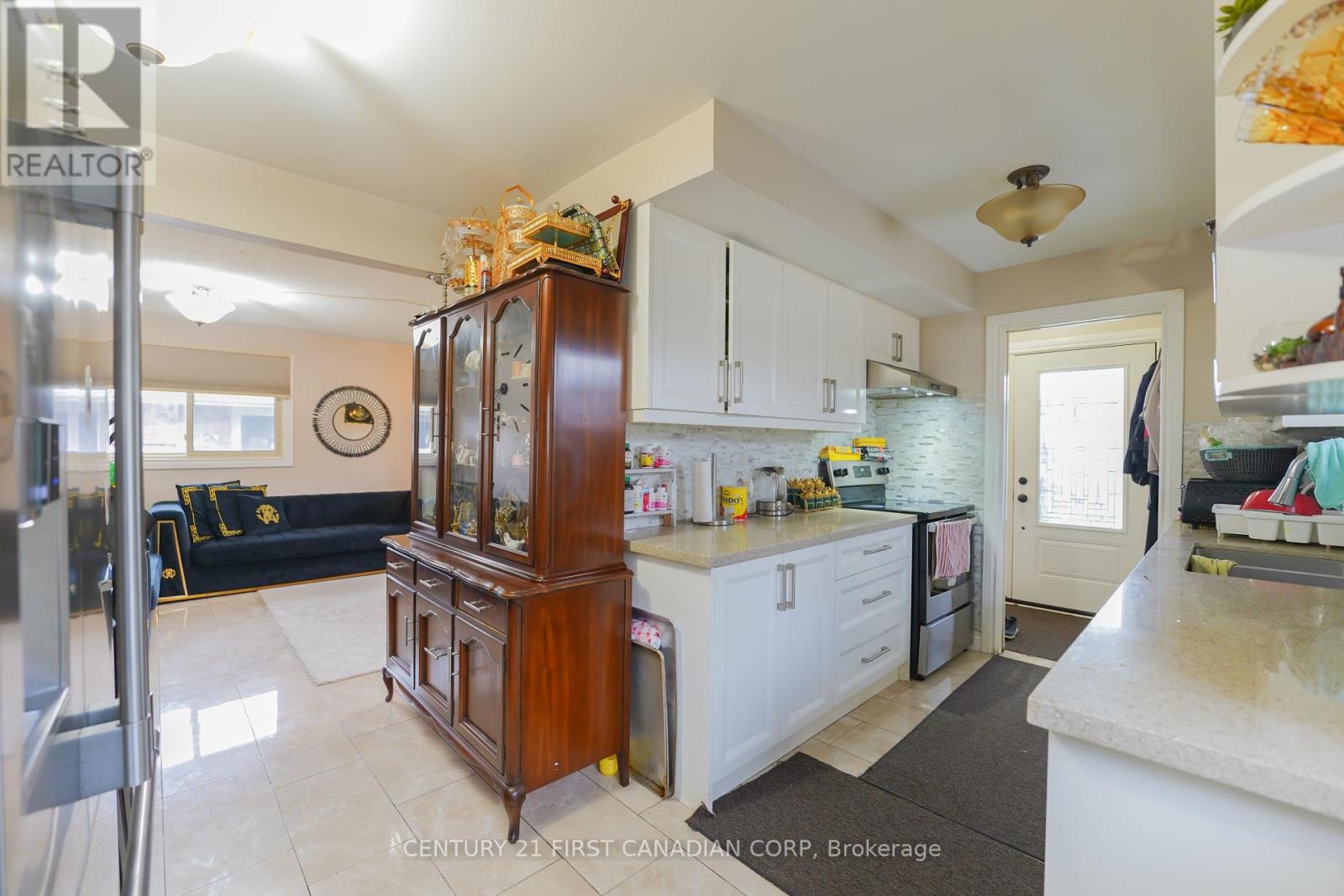 34 Ponderosa Cres, London, Ontario  N6E 2L6 - Photo 6 - X8236380