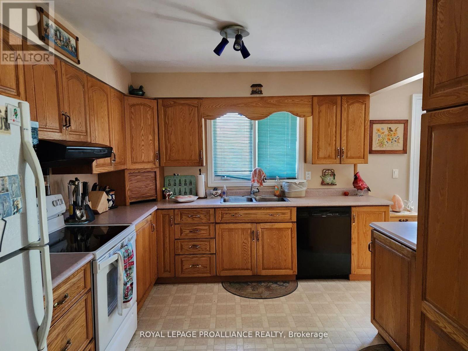 31 Harbourview Cres, Prince Edward County, Ontario  K0K 3L0 - Photo 11 - X8054452