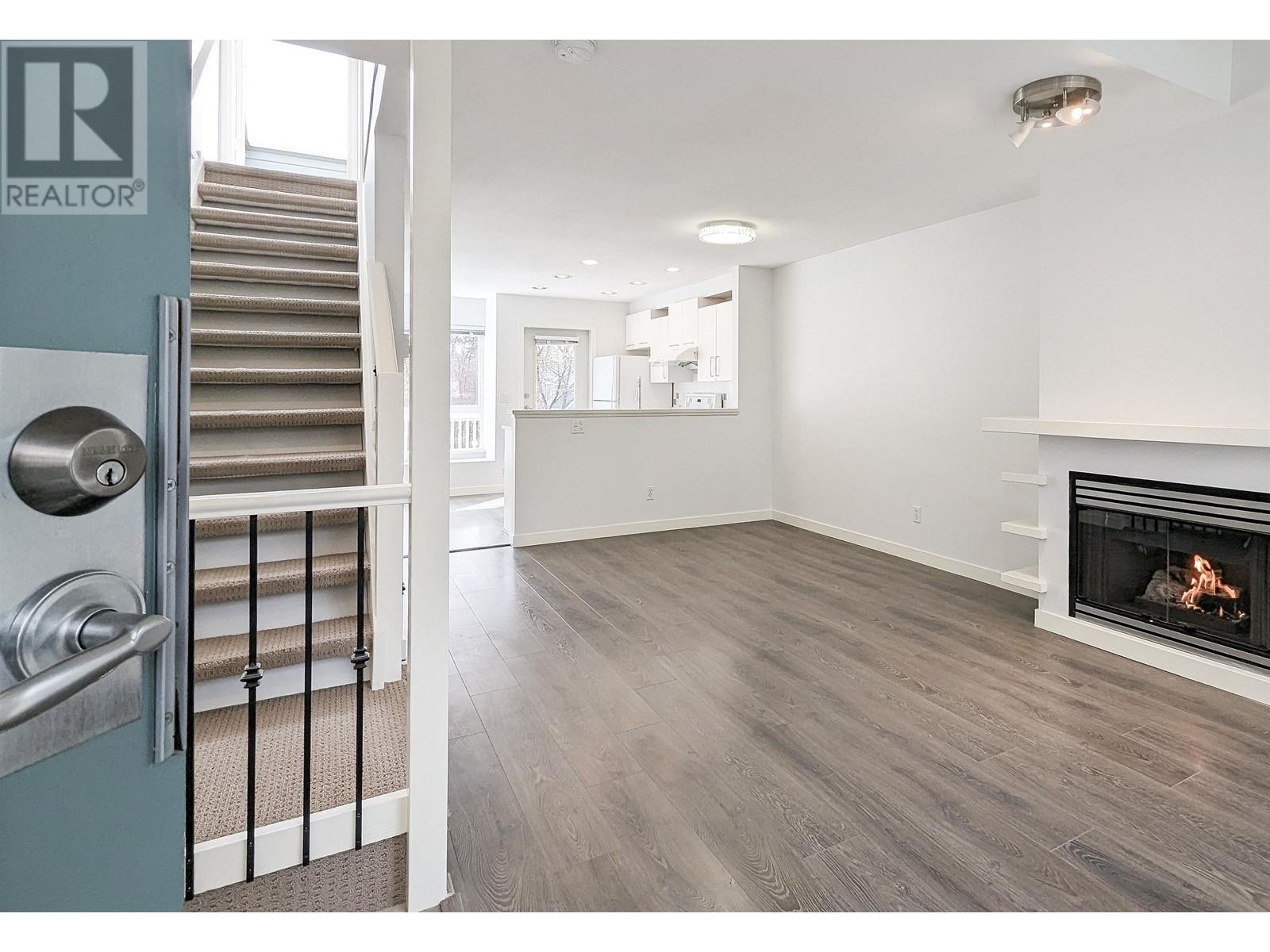 6828 Village Grn, Burnaby, British Columbia  V5E 4K9 - Photo 10 - R2870691