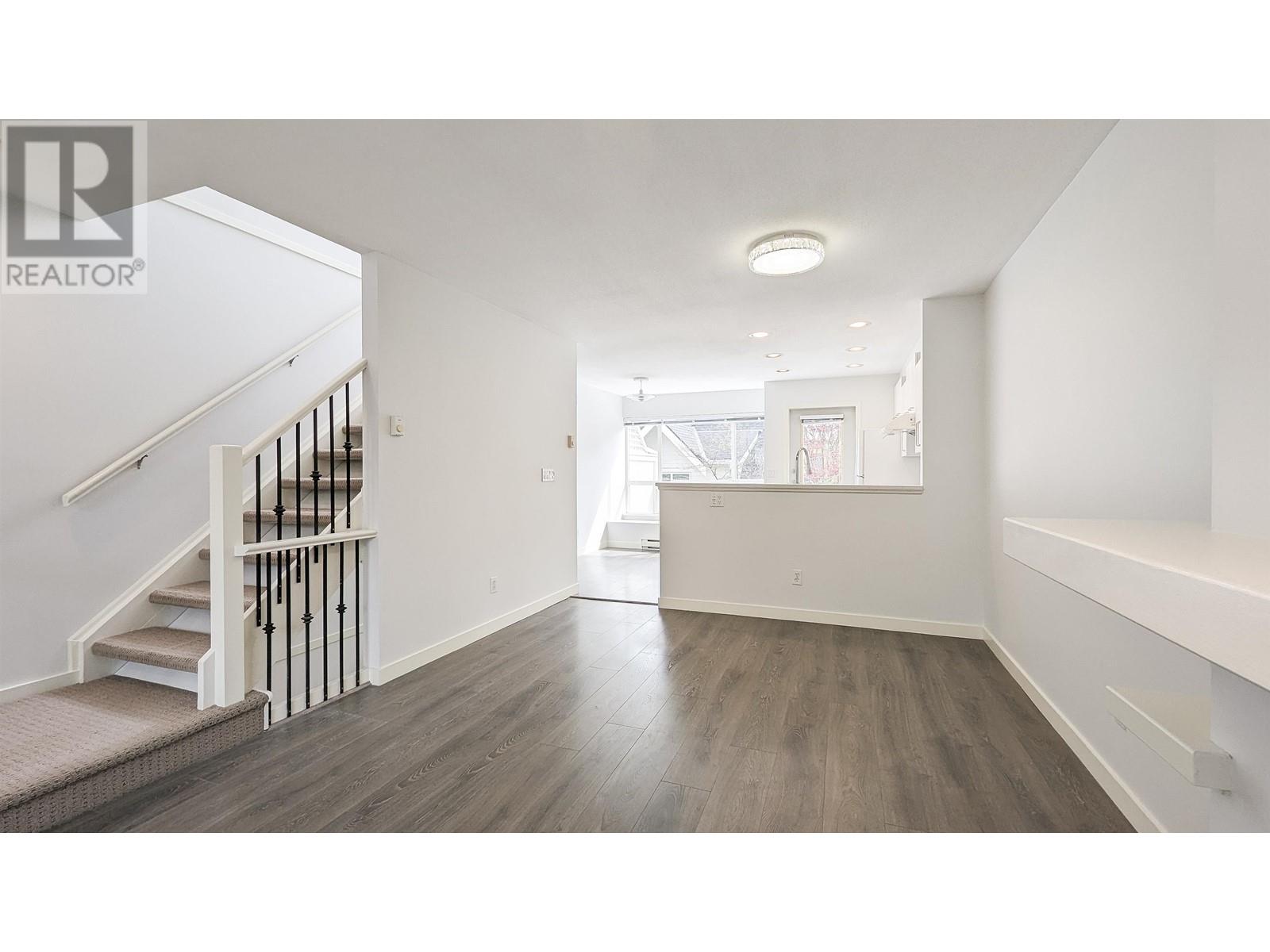 6828 Village Grn, Burnaby, British Columbia  V5E 4K9 - Photo 14 - R2870691