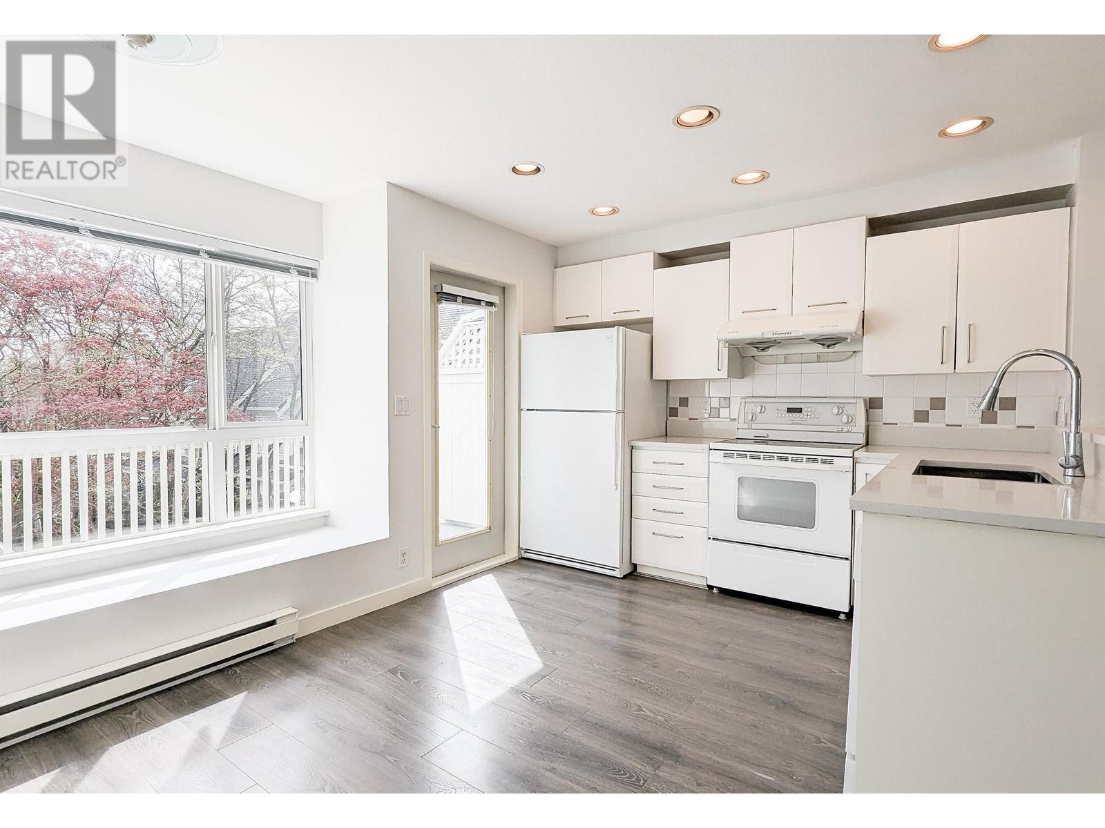 6828 Village Grn, Burnaby, British Columbia  V5E 4K9 - Photo 15 - R2870691