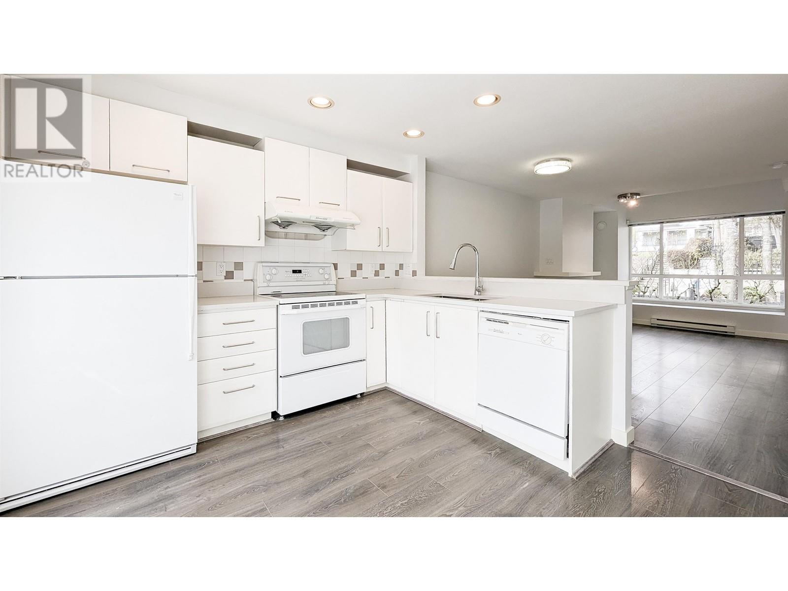 6828 Village Grn, Burnaby, British Columbia  V5E 4K9 - Photo 16 - R2870691