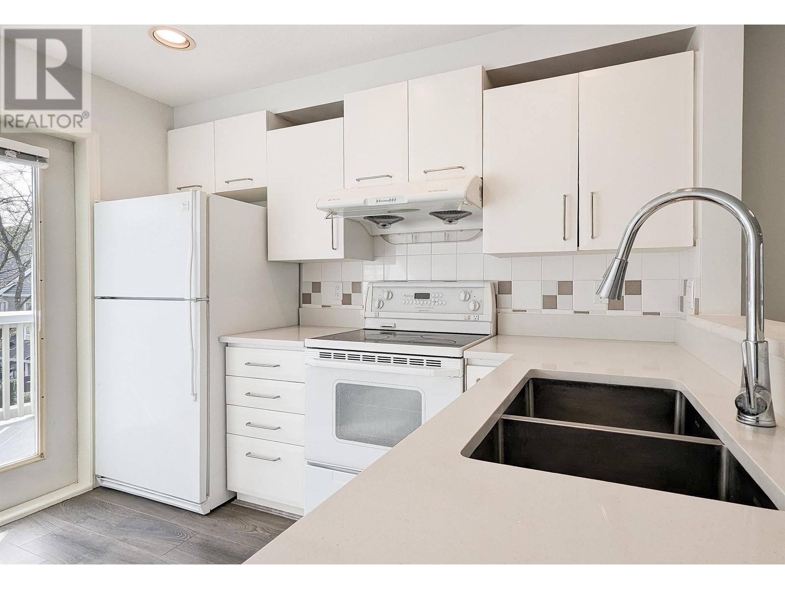 6828 Village Grn, Burnaby, British Columbia  V5E 4K9 - Photo 17 - R2870691