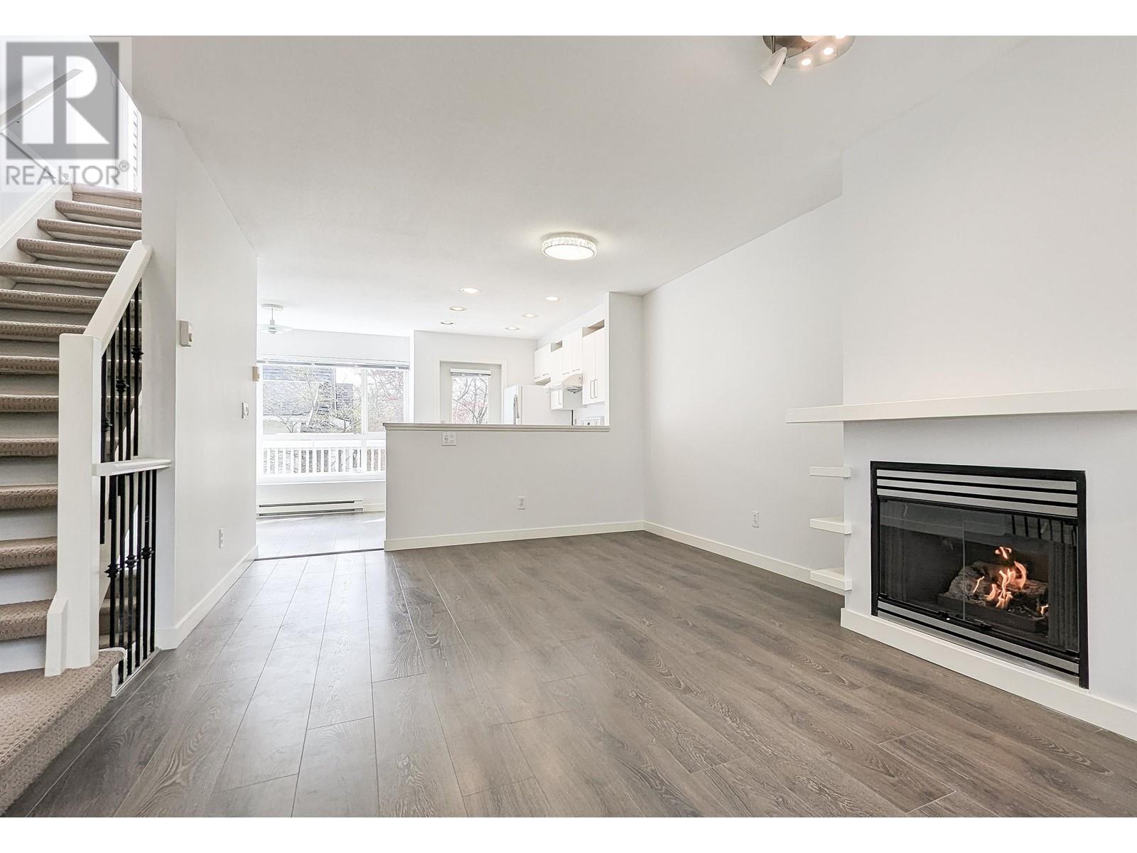 6828 Village Grn, Burnaby, British Columbia  V5E 4K9 - Photo 8 - R2870691