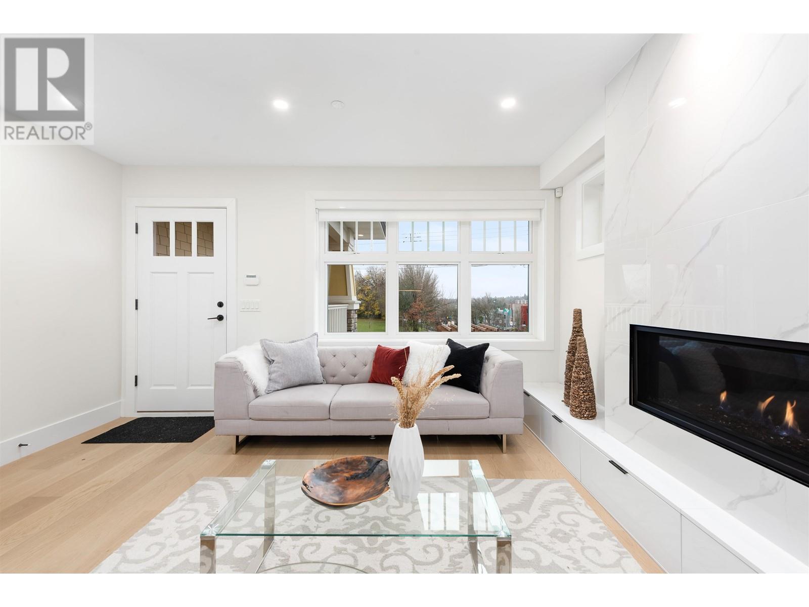 1672 E 15th Avenue, Vancouver, British Columbia  V5N 2G1 - Photo 3 - R2870795