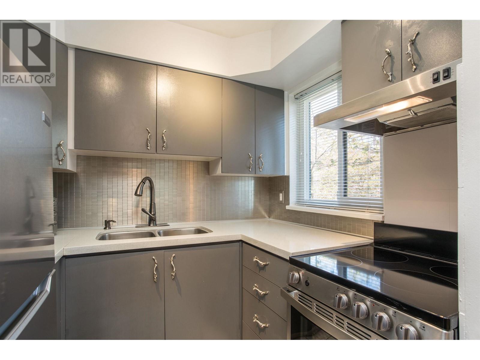 301 2159 Wall Street, Vancouver, British Columbia  V5L 1B3 - Photo 2 - R2870819