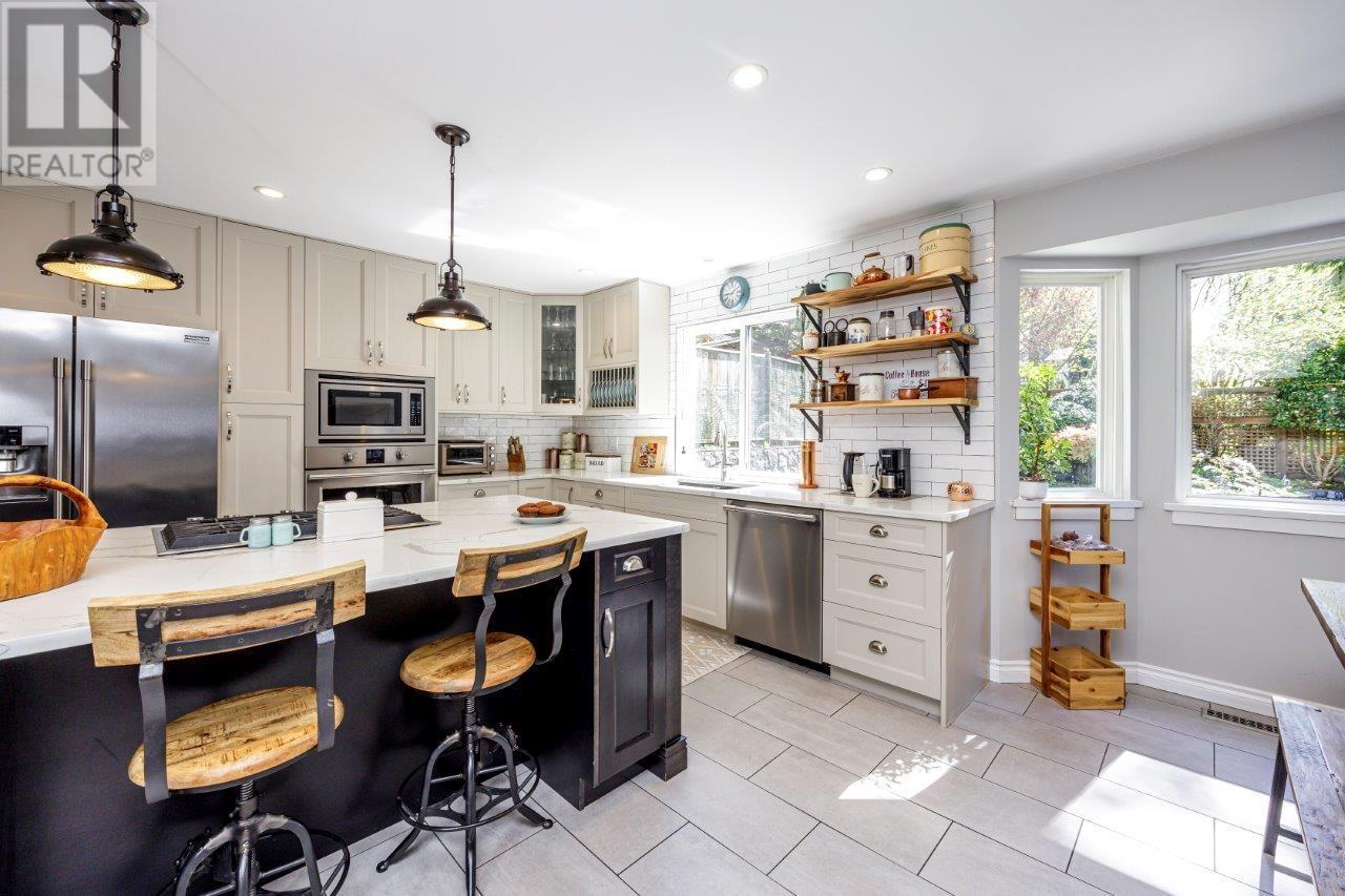 4575 Cliffmont Road, North Vancouver, British Columbia  V7G 1J8 - Photo 13 - R2870734
