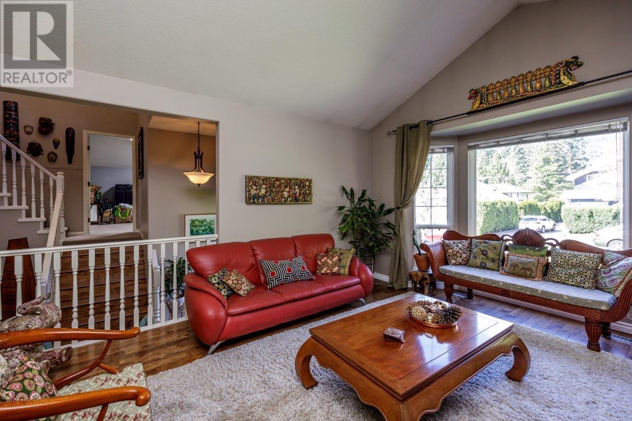 4575 Cliffmont Road, North Vancouver, British Columbia  V7G 1J8 - Photo 3 - R2870734