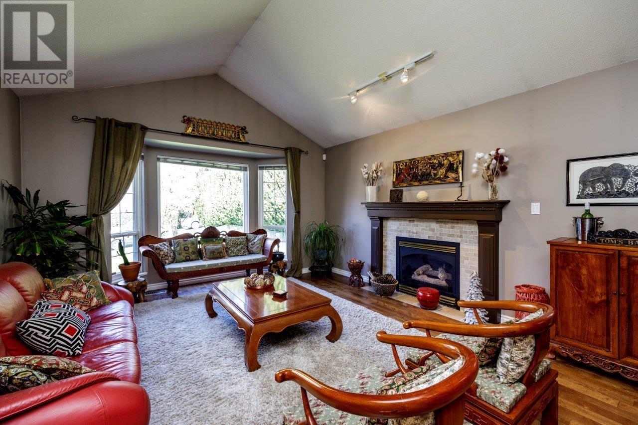 4575 Cliffmont Road, North Vancouver, British Columbia  V7G 1J8 - Photo 4 - R2870734