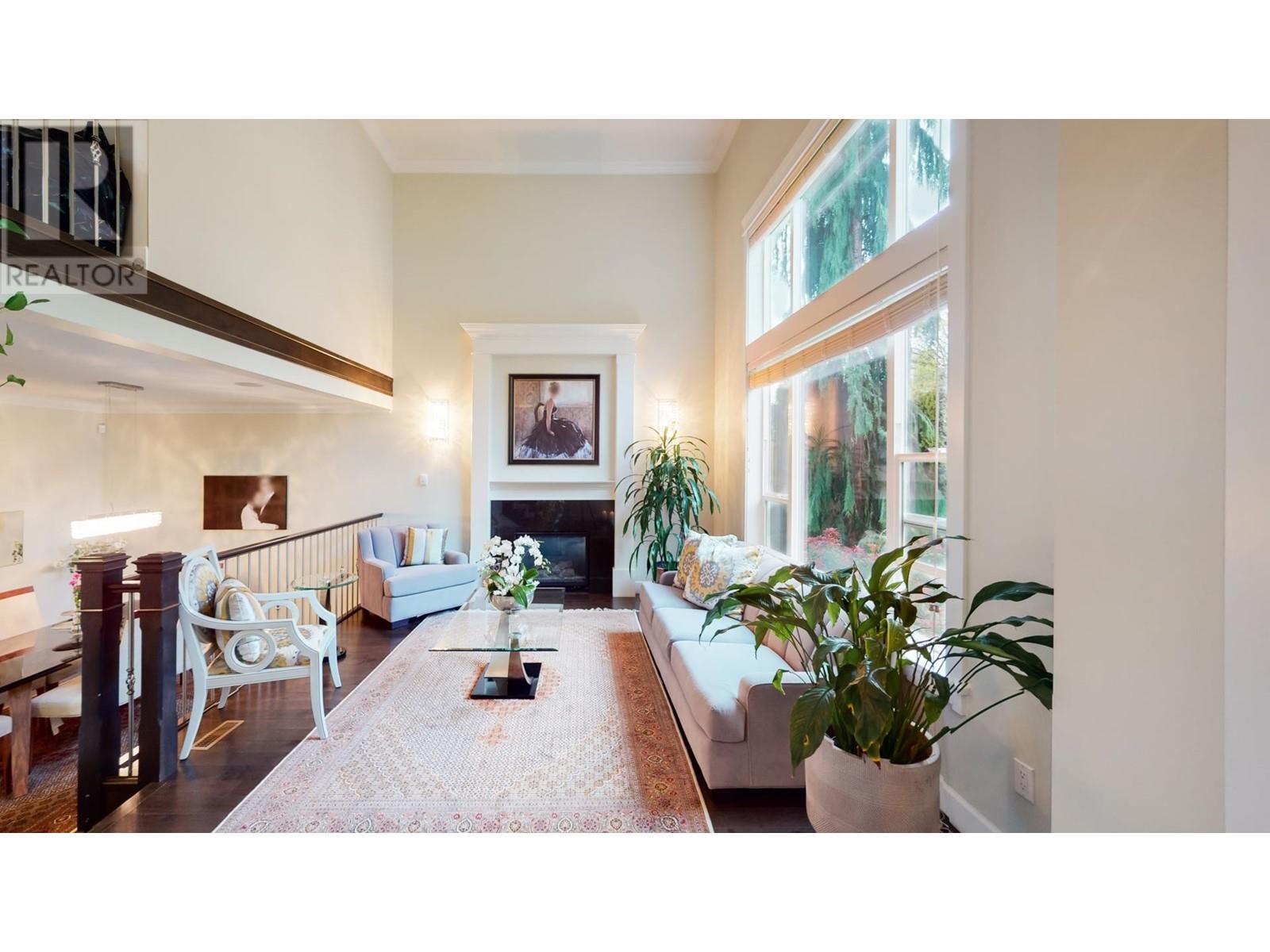 311 E 28th Street, North Vancouver, British Columbia  V7N 1C3 - Photo 3 - R2870741