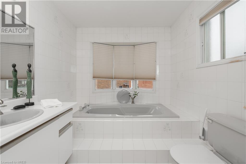 952 Summerbreeze Court, Mississauga, Ontario  L5V 1C9 - Photo 21 - 40560563