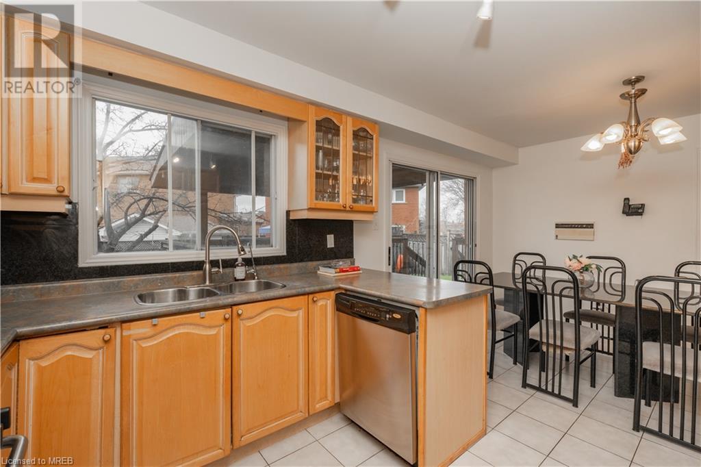 952 Summerbreeze Court, Mississauga, Ontario  L5V 1C9 - Photo 9 - 40560563