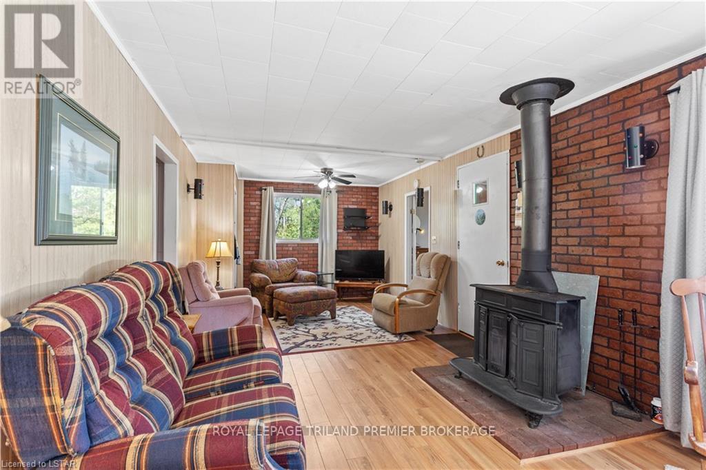 7936 Katharine St, Lambton Shores, Ontario  N0M 2L0 - Photo 11 - X8236872