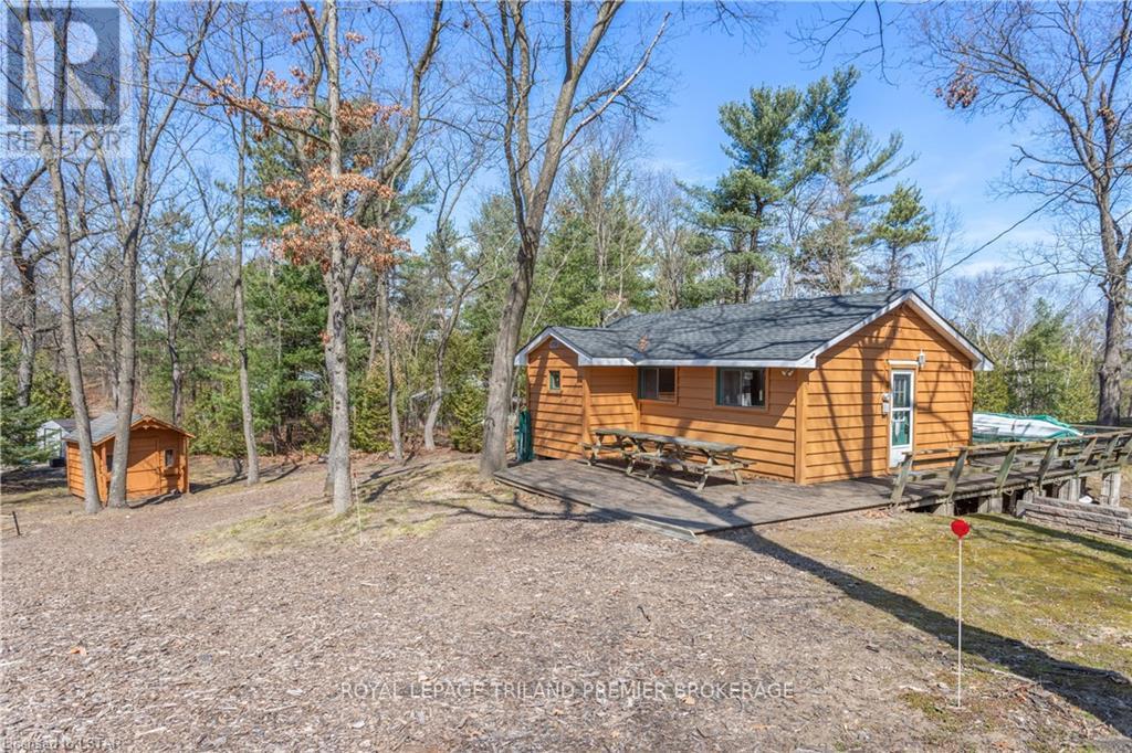 7936 Katharine St, Lambton Shores, Ontario  N0M 2L0 - Photo 3 - X8236872