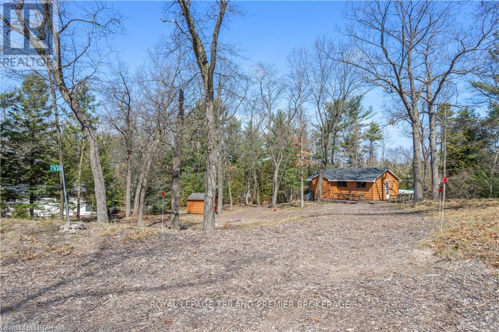 7936 Katharine St, Lambton Shores, Ontario  N0M 2L0 - Photo 4 - X8236872