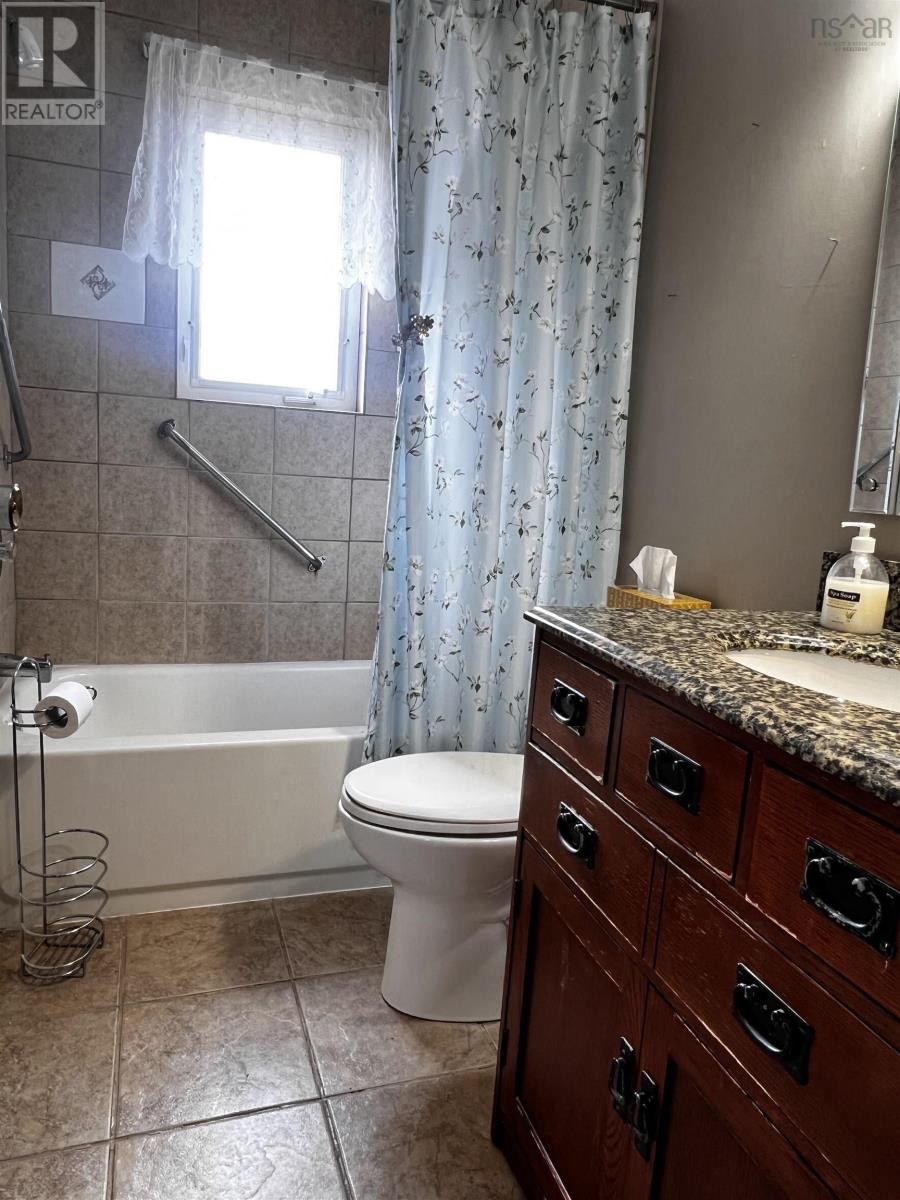 43 Chappel Drive, Glace Bay, Nova Scotia  B1A 4C3 - Photo 15 - 202407249