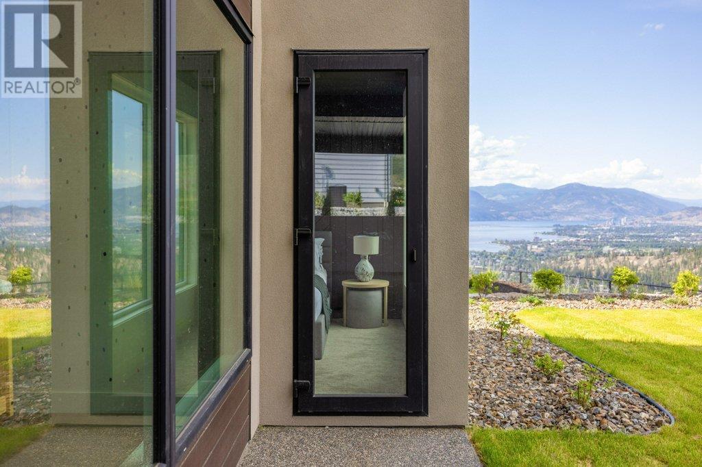 1054 Emslie Street Kelowna Photo 68