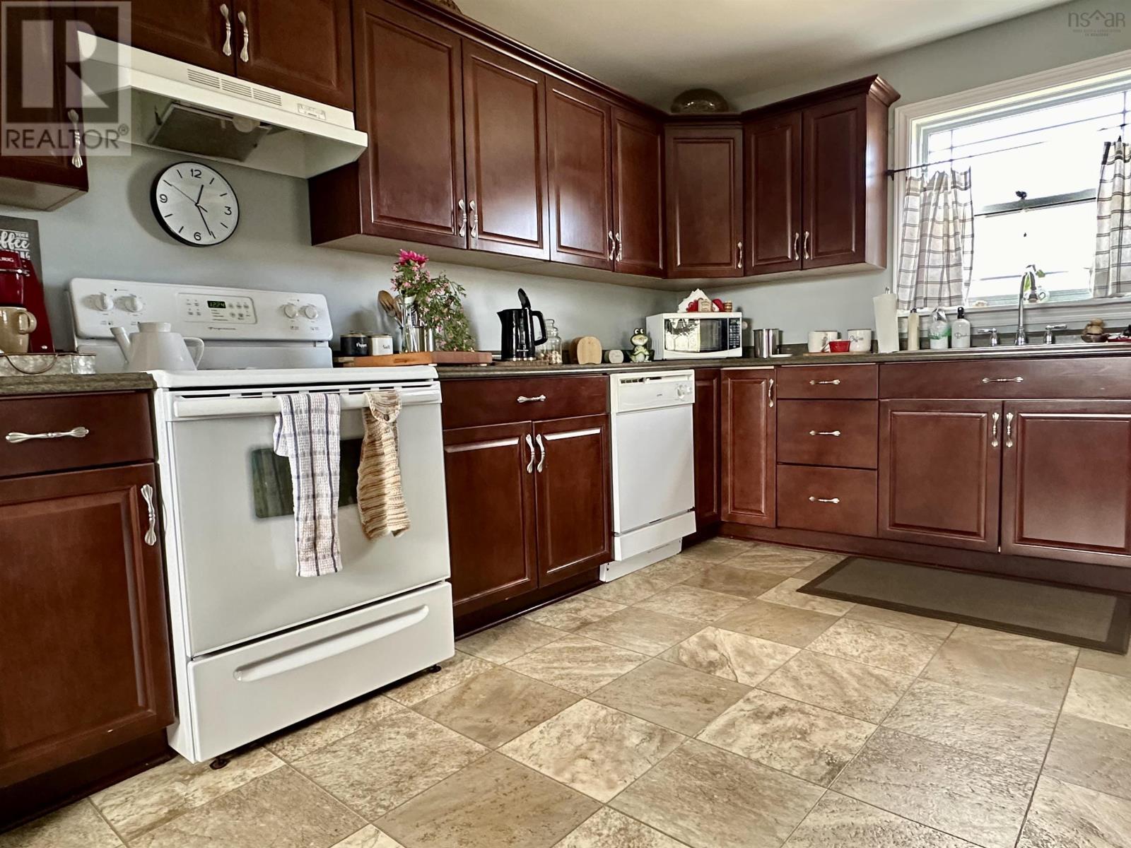 23 Jardine Street, Florence, Nova Scotia  B1Y 1J6 - Photo 11 - 202407253