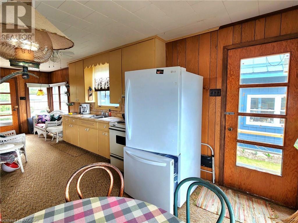 805 Leonard Court, Point Clark, Ontario  N2Z 2X3 - Photo 7 - 40571754