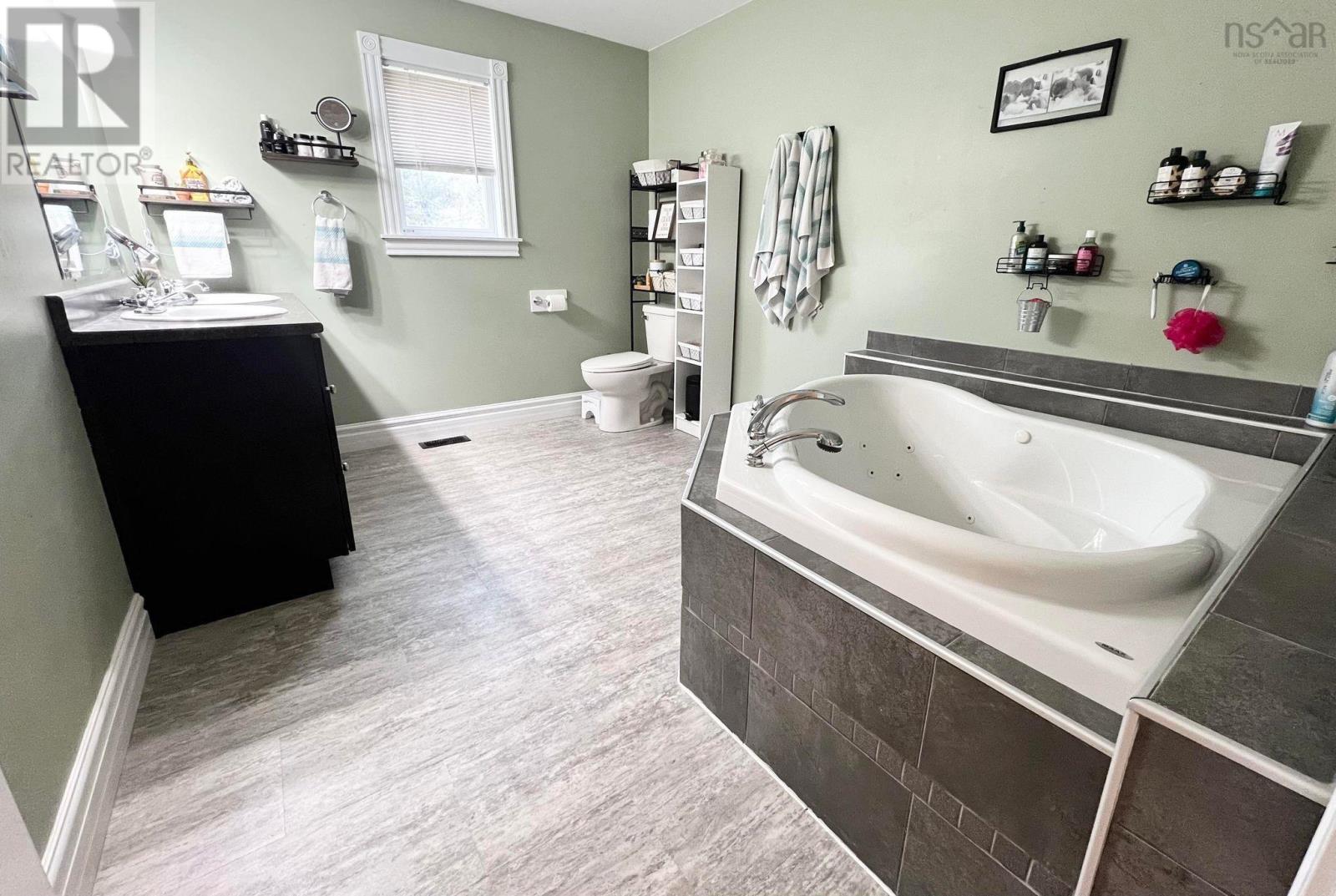 6 Roslindale Drive, Truro Heights, Nova Scotia  B6L 1T2 - Photo 11 - 202407295