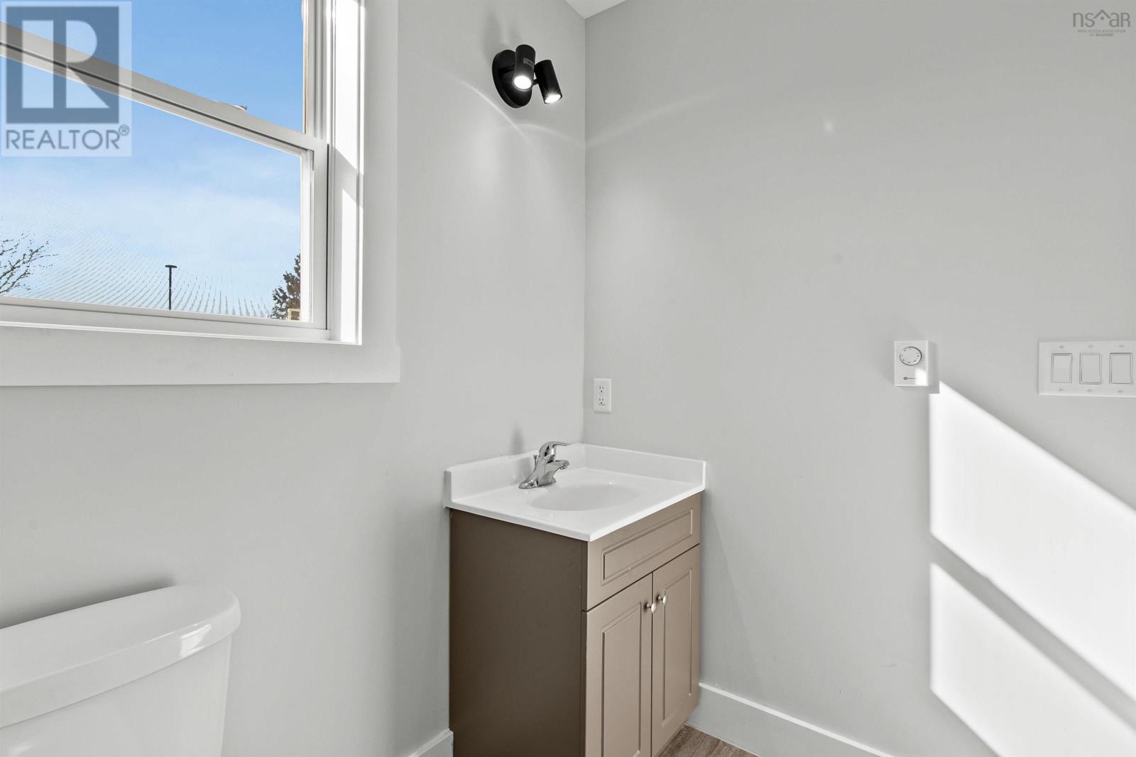 15 Cow Bay Road, Eastern Passage, Nova Scotia  B3G 1M5 - Photo 9 - 202407318