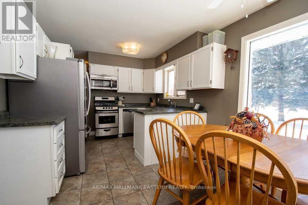 1032 East Communication Rd, Smith-Ennismore-Lakefield, Ontario  K0L 1H0 - Photo 7 - X8239422