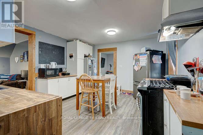 92 Centre St W, Strathroy-Caradoc, Ontario  N7G 1V1 - Photo 13 - X8238852