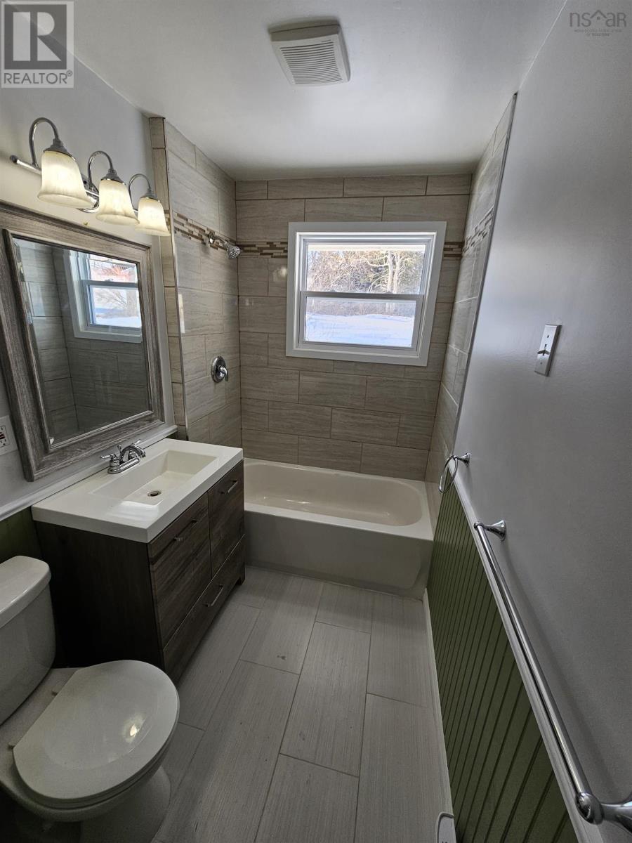4 Queen Street, North Sydney, Nova Scotia  B2A 1A1 - Photo 17 - 202407351