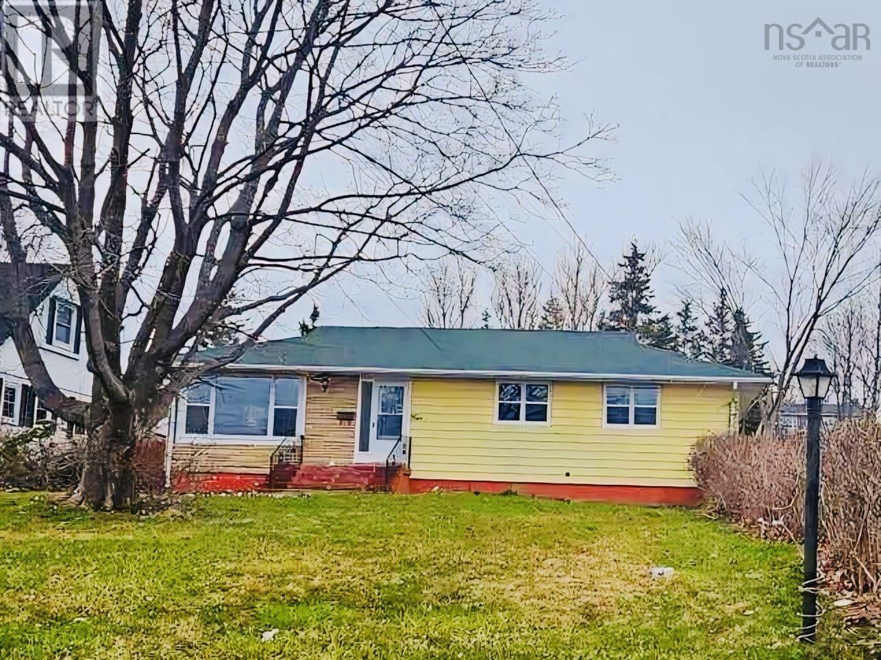 4 Queen Street, North Sydney, Nova Scotia  B2A 1A1 - Photo 2 - 202407351