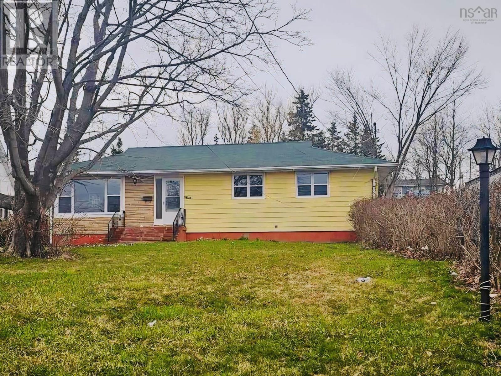 4 Queen Street, North Sydney, Nova Scotia  B2A 1A1 - Photo 3 - 202407351