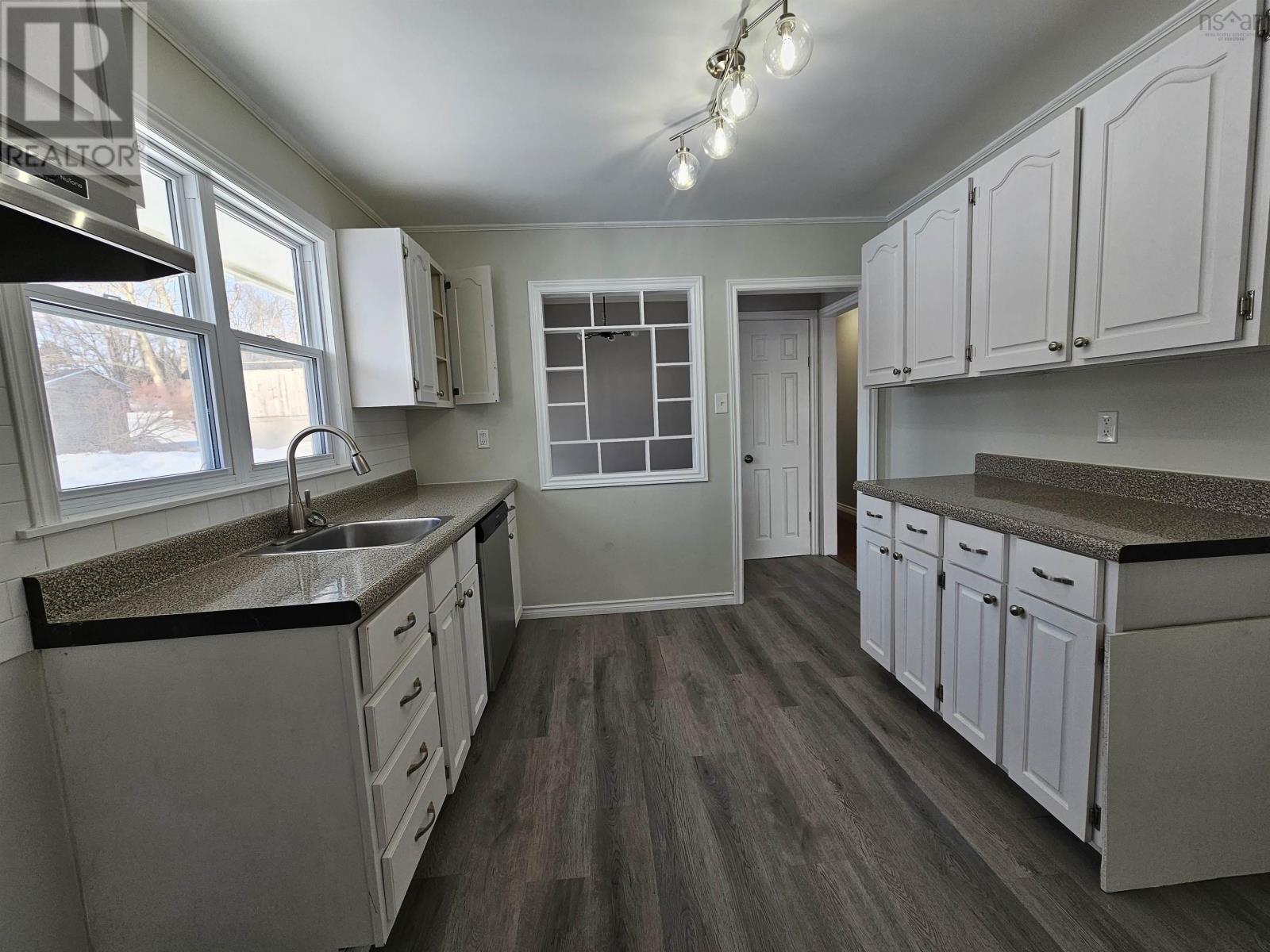 4 Queen Street, North Sydney, Nova Scotia  B2A 1A1 - Photo 6 - 202407351
