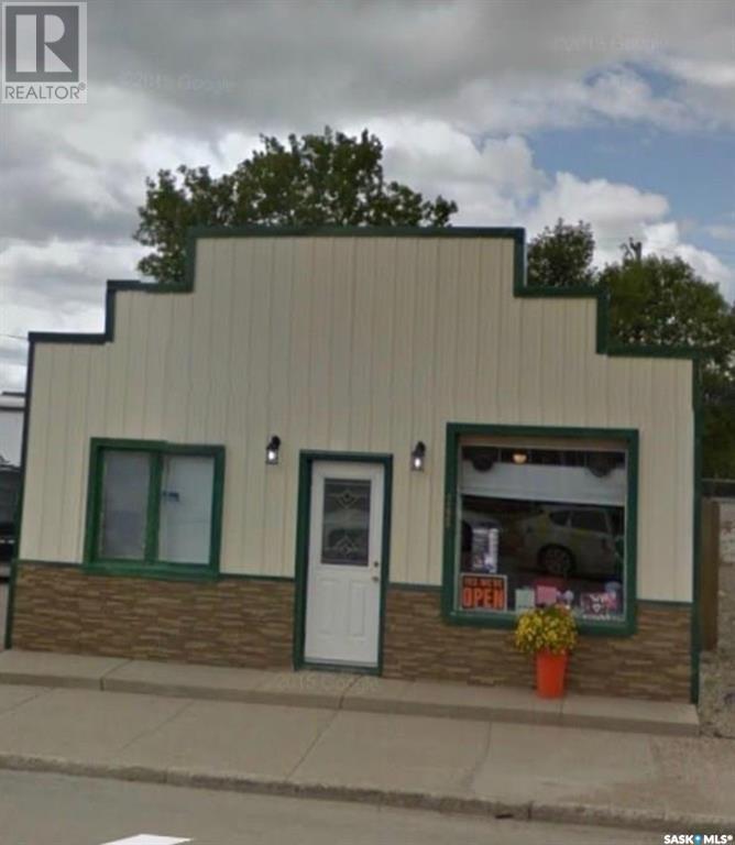 308 Main Street, Oxbow, Saskatchewan  S0C 2B0 - Photo 1 - SK966276