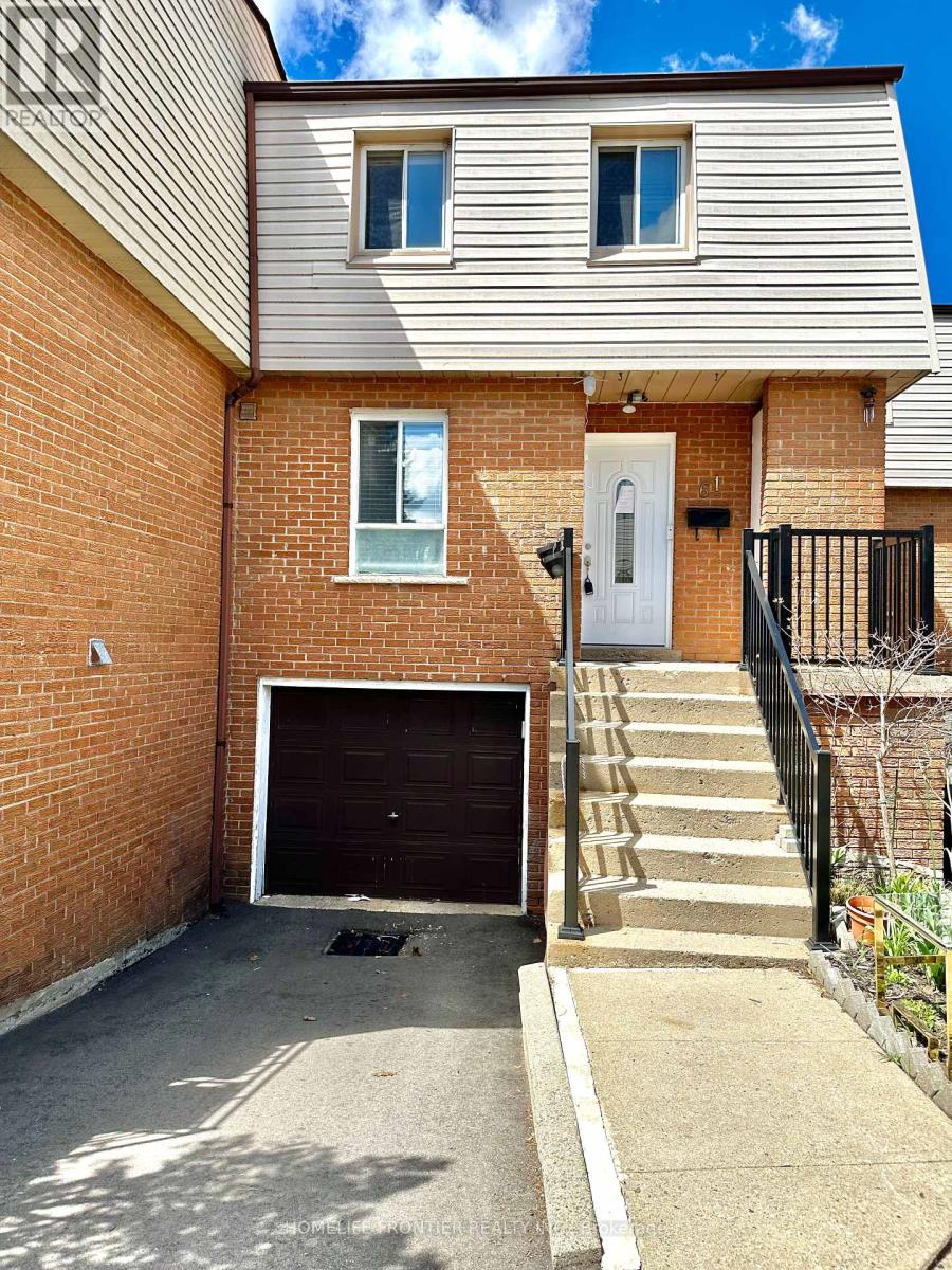 #61 -3175 Kirwin Ave, Mississauga, Ontario  L5A 3M4 - Photo 1 - W8240758