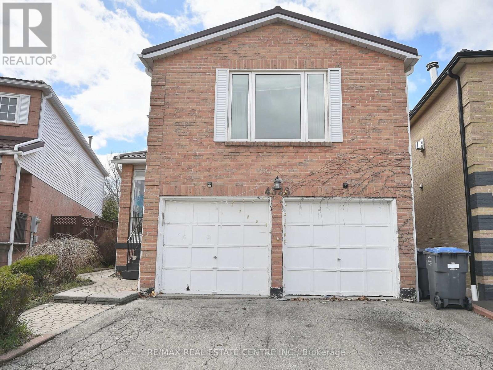 4326 Waterford Crescent, Mississauga, Ontario  L5R 2B2 - Photo 1 - W8241220