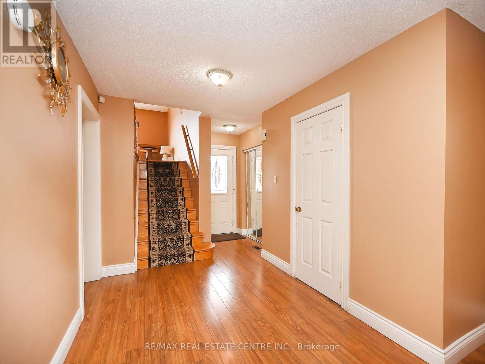 4326 Waterford Crescent, Mississauga, Ontario  L5R 2B2 - Photo 5 - W8241220